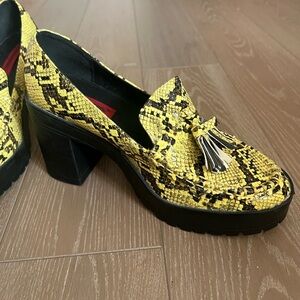 LONDON REBEL platform brogues in yellow snakeskin